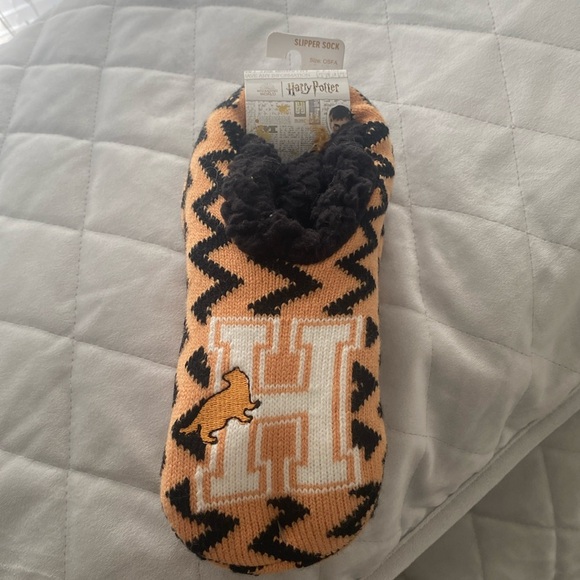 Harry Potter Hufflepuff Slipper Socks - Picture 1 of 4